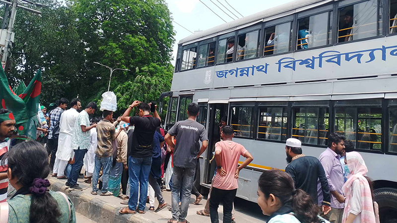 কাকরাইলের সমাবেশে এ পর্যন্ত এসেছে ৫০ বাস কাকরাইলের সমাবেশে এ পর্যন্ত এসেছে ৫০ বাস