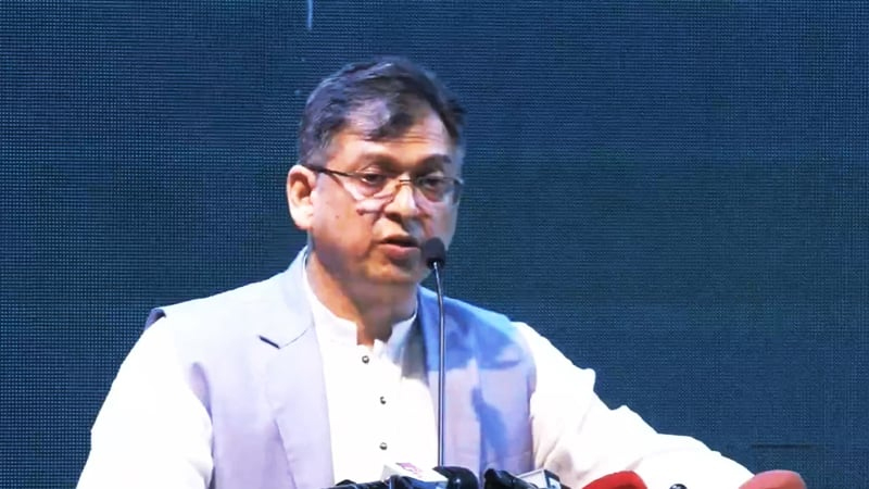ড. ইউনূস থাকতে না চাইলে বিকল্প বেছে নেবে জনগণ: সালাহউদ্দিন আহমেদ ড. ইউনূস থাকতে না চাইলে বিকল্প বেছে নেবে জনগণ: সালাহউদ্দিন আহমেদ
