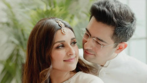 ছবি প্রকাশ করে সন্তানের নাম জানালেন পরিণীতি-রাঘব