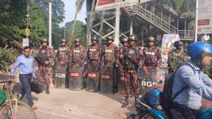 মোড়ে মো‌ড়ে আইনশৃঙ্খলা বাহিনীর সতর্ক অবস্থান, উৎকণ্ঠা কম