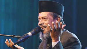 প্রাপ্তির ভিড়ে অপূর্ণতার দীর্ঘশ্বাস