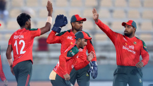 টস জিতে পাকিস্তানকে ব্যাটিংয়ে পাঠিয়েছে বাংলাদেশ
