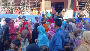 মাদক ব্যবসায় বাধা দেওয়ায় কুমিল্লায় মা ও ছোট ভাইকে কুপিয়ে হত্যা