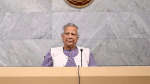 জাতির উদ্দেশে ভাষণ দিচ্ছেন প্রধান উপদেষ্টা