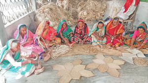ভবেরপাড়ার নারীদের হস্তশিল্পের চাহিদা ইউরোপজুড়ে