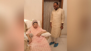খালেদা জিয়াকে আমন্ত্রণপত্র পৌঁছে দিলেন টুকু