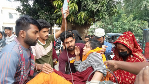 মাগুরায় ভূমিকম্পের আতঙ্কে অসুস্থ শতাধিক পোশাক শ্রমিক