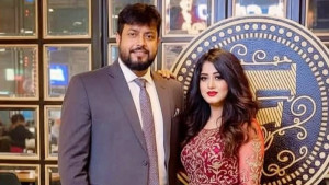 দূরে থেকেও আমরা কাছে: মৌসুমীর জন্মদিনে ওমর সানী