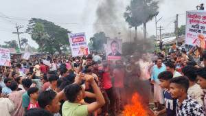 বিএনপির মনোনয়ন ঘিরে নাঙ্গলকোটে রেলপথ অবরোধ, বিক্ষোভ
