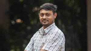 বন্ধু, লাল টুকটুকে স্বপ্ন আর পতাকা একটা সিটের বিনিময়ে বিক্রি করে দিও না: নাসীরুদ্দীন পাটওয়ারী