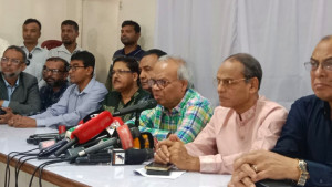 ব্যাংক লুটের টাকায় ককটেল কিনে আ.লীগ নাশকতা চালাচ্ছে: রিজভী