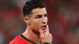 রোনালদোর নিষেধাজ্ঞা কমিয়ে আইনি ঝামেলার শঙ্কায় ফিফা!
