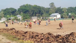 সালথায় দু’পক্ষের সংঘর্ষে আহত শতাধিক, বাড়িঘর ভাঙচুর-লুটপাট