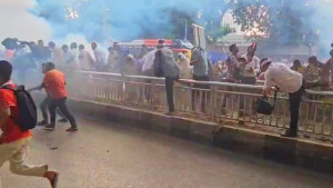 প্রাথমিক শিক্ষকদের পদযাত্রায় পুলিশের বাধা, সাউন্ড গ্রেনেড-টিয়ার শেল নিক্ষেপ