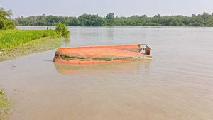 সুন্দরবনে পর্যটকবাহী নৌকা ডুবে নিখোঁজ সাবেক নারী পাইলট