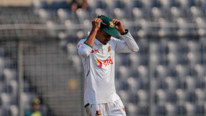 সাকিবকে ছাড়িয়ে দেশের সর্বাধিক টেস্ট উইকেট তাইজুলের 