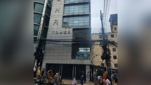 চট্টগ্রামে বাণিজ্যিক ভবনে তিন দিন ধরে তালা