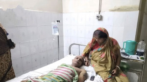 প্রবীণ শিক্ষককে হাতুড়িপেটা