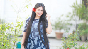 শীতেও চুল ঝলমলে