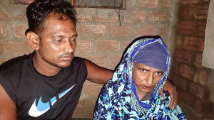 ফেসবুক পোস্টে ১৮ বছর পর পরিবারের কাছে হনুফা
