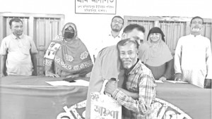 সমাজে শান্তি ফেরাচ্ছেন গ্রাম আদালত, মামলা কমছে