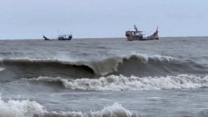 বঙ্গোপসাগরে ফের লঘুচাপ, চট্টগ্রাম–কক্সবাজার বন্দরে ৩ নম্বর সংকেত