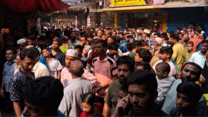 চেয়ারগুলো নড়ছিল, মনে হচ্ছিল আজই সব শেষ