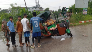 কালীগঞ্জে ডাম্প ট্রাক চাপায় সিএনজিচালিত অটোরিকশার ২ যাত্রী নিহত