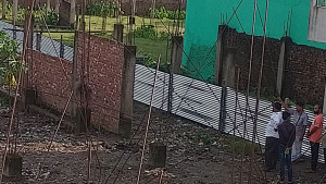 পাউবোর জমিতে স্থাপনা তুলছেন প্রভাবশালীরা