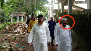 আ.লীগ নেতাকে নিয়ে জামায়াতের এমপি প্রার্থীর গণসংযোগ, বিরূপ প্রতিক্রিয়া
