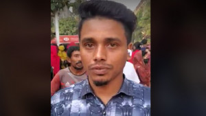 ইপিজেডে আগুন: বোনের খোঁজে কারখানা গেটে ভাইয়ের অপেক্ষা