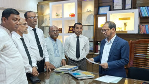 কক্সবাজার সৈকতের অবৈধ স্থাপনা উচ্ছেদের দাবিতে স্মারকলিপি
