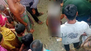 ট্রেনের ছাদ থেকে পড়ে প্রাণ গেল কিশোরের