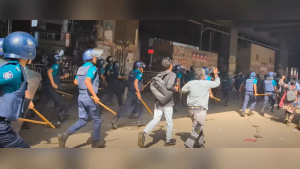 প্রেসক্লাবের সামনে এমপিওভুক্ত শিক্ষক-কর্মচারীদের সরাতে লাঠিপেটা করল পুলিশ