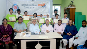 নারায়ণগঞ্জে তর্ক-বিতর্কের লড়াইয়ে সেরা আইডিয়াল স্কুল