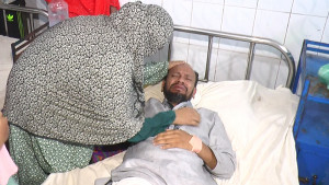 সহকর্মীর পিটুনিতে রক্তাক্ত শিক্ষকের থানায় আশ্রয়