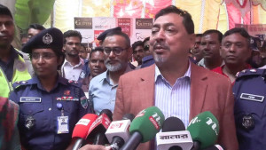 সাবেক মন্ত্রী নূরুল মজিদের হাতকড়ার ছবি ভুয়া: স্বরাষ্ট্র সচিব