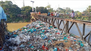 নগরের প্রাণ এখন শহরের ভাগাড়