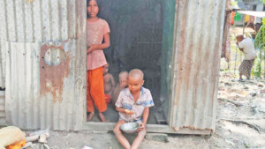 দারিদ্র্যের চাপে দুই সন্তান বিক্রি