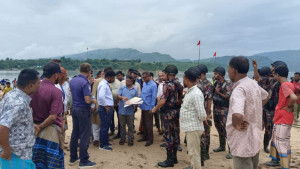 বালুমহালের ইজারা নিয়ে মুখোমুখি ইজারাদার ও এলাকাবাসী