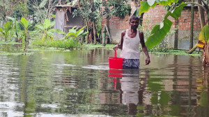 কালভার্টের মুখে খামার কারখানা পানিবন্দি শতাধিক পরিবার