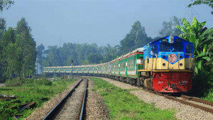 রেললাইন অবরোধ করে রেলগেট বসানোর দাবি
