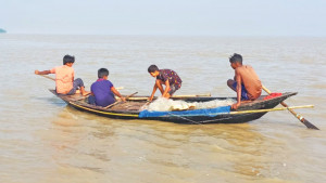 ‘যে চাল পেয়েছি তাতে ১০ দিনও চলে না’