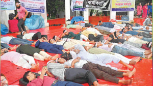 অনশনে শিক্ষকরা, কাল যমুনা অভিমুখে পদযাত্রার চিন্তা