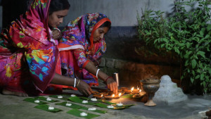 প্রদীপ জ্বালিয়ে  শুরু হলো  সহরায় পরব