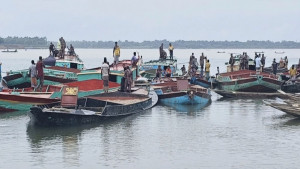 ধোপাজান নদীতে চলছে বালু লুট, আদালতে মামলা