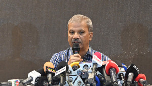 রাজনৈতিক দলগুলোর বিরোধের মধ্যে সরকার কী করবে?