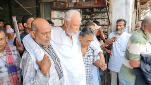 বক্তব্য দেওয়ার সময় হঠাৎ অসুস্থ কাদের সিদ্দিকী