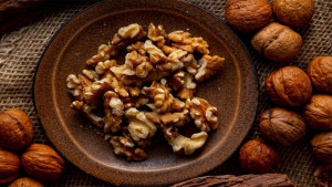 প্রতিদিন আখরোট খাওয়া কেন উপকারী? 