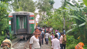 কুড়িগ্রাম এক্সপ্রেসের লাইনচ্যুত বগি উদ্ধার, ট্রেন চলাচল স্বাভাবিক